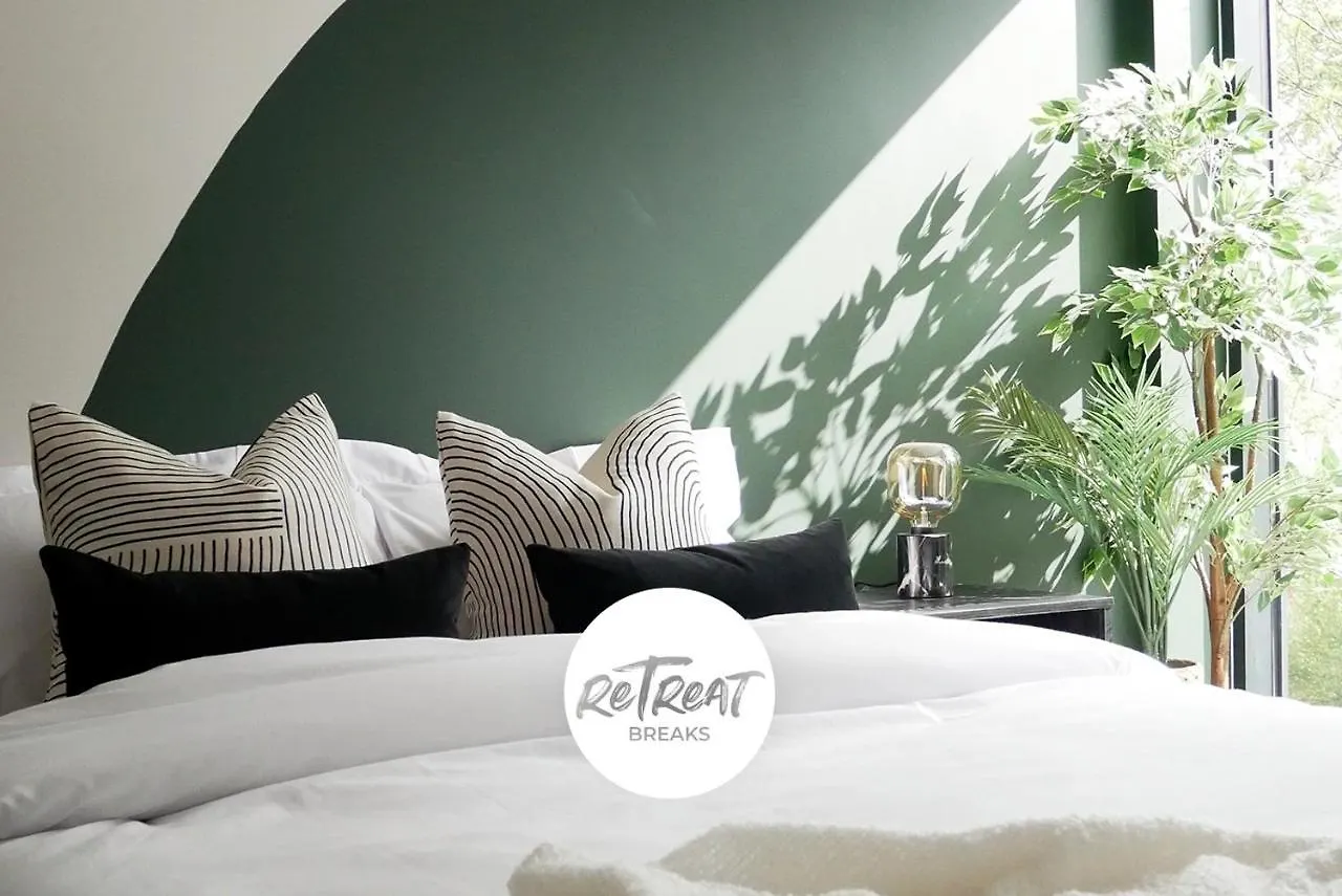 Retreat Breaks - 3 Bedroom Penthouse - Holbeck Leeds Leeds  0*, Leeds (West Yorkshire)
