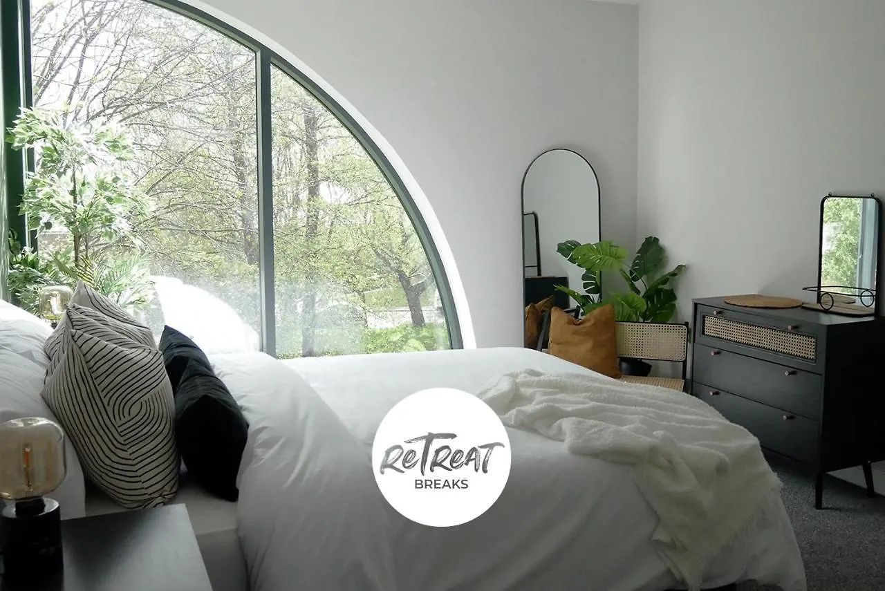 Retreat Breaks - 3 Bedroom Penthouse - Holbeck Leeds Leeds